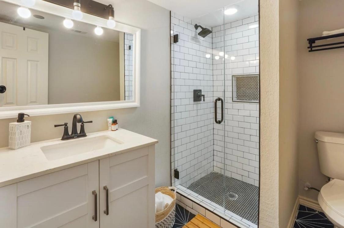 Cozy Heights 2 Bd Bungalow, Walkable Хюстън Екстериор снимка